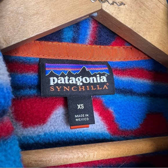 PATAGONIA Delta Navy Blue and Red Wave Printed Snap T Synchilla Fleece - Picture 2 of 5